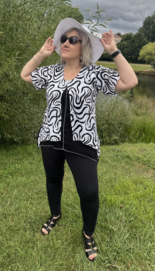 Willis - Dari V Split Front Scooped Hem Black / White Swirl [sz:xs]